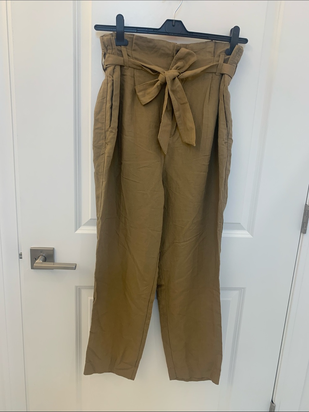 H&M Brand New - High-Waist Paperbag Tie-Waist Pants - khaki color.